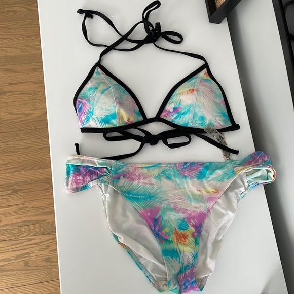 Full coverage size medium Pink bikini - Picture 1 of 2